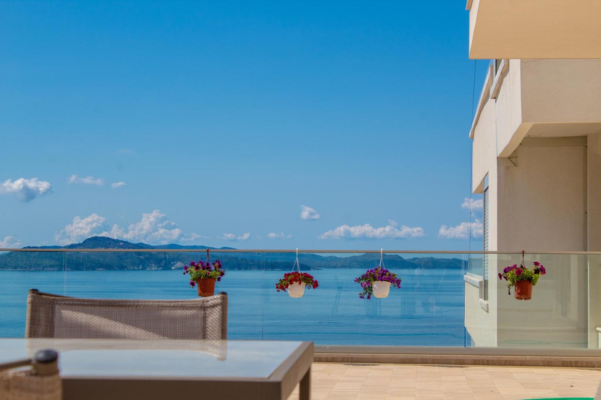 Luxury Sea View Apartaments Sarandë 외부 사진